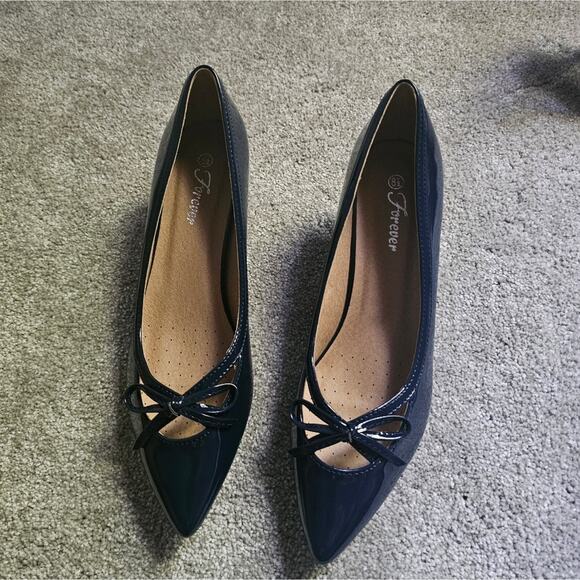 Forever Women's Navy Pointed Toe Flats Patent Leather Kitten Heels 8.5 - Picture 1 of 6